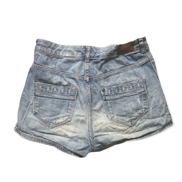 H&M SZ 6 semi-distressed high waisted denim shorts - Picture 2 of 3